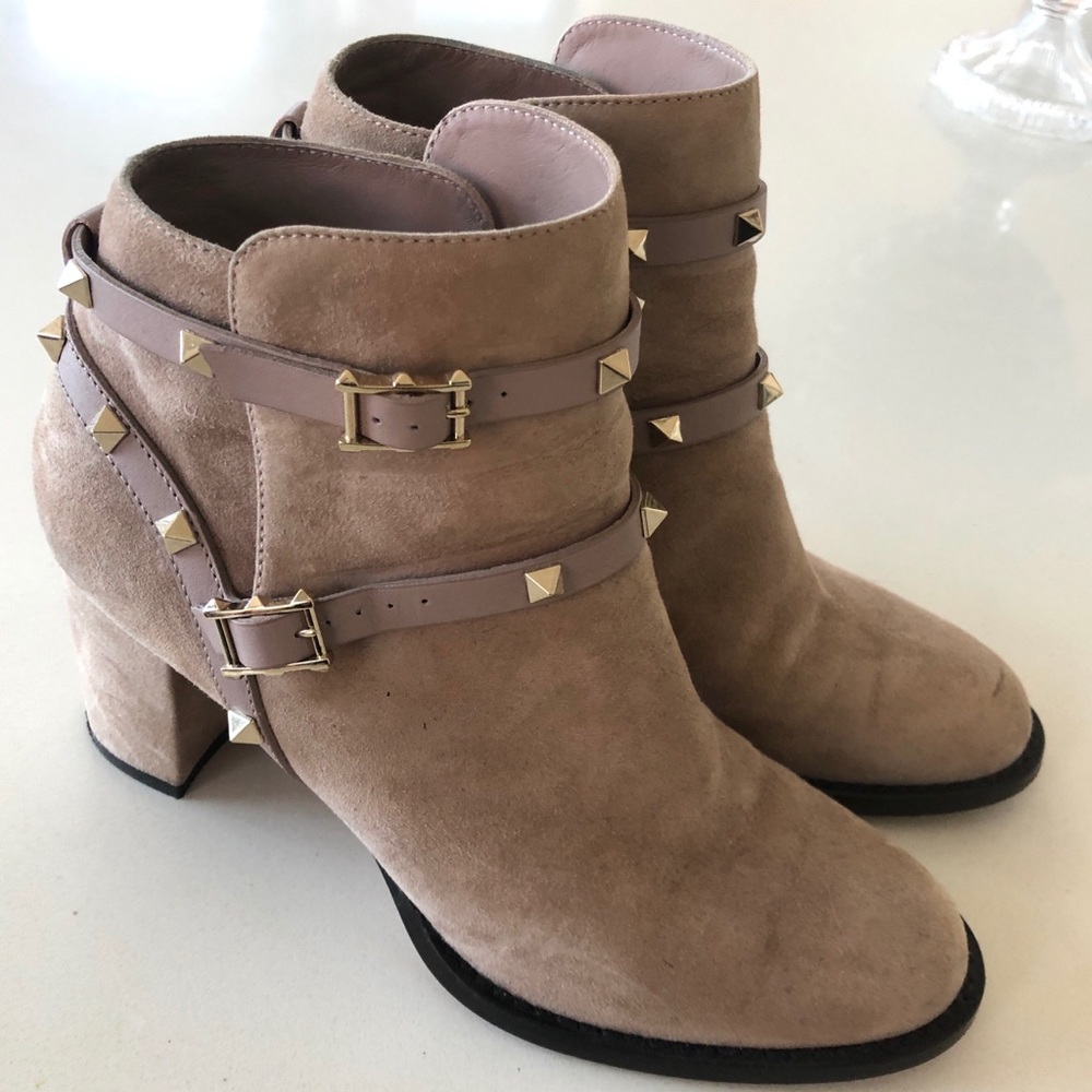 VALENTINO ROCKSTUD SUEDE ANKLE BOOT 39